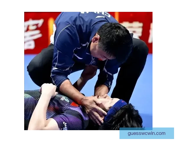 刘国正妻子为王楚钦比赛落泪直呼太难 达科教练被打服累到撑地