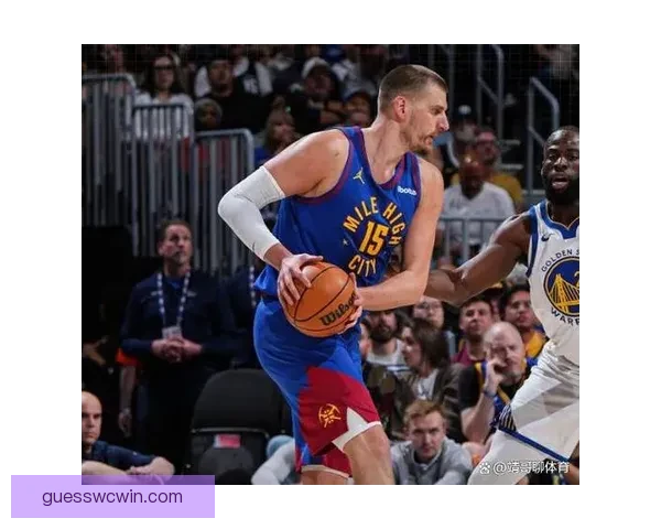 勇士掘金激烈冲突三人被吹技术犯规 小佩顿撞倒对手遭遇一级恶犯